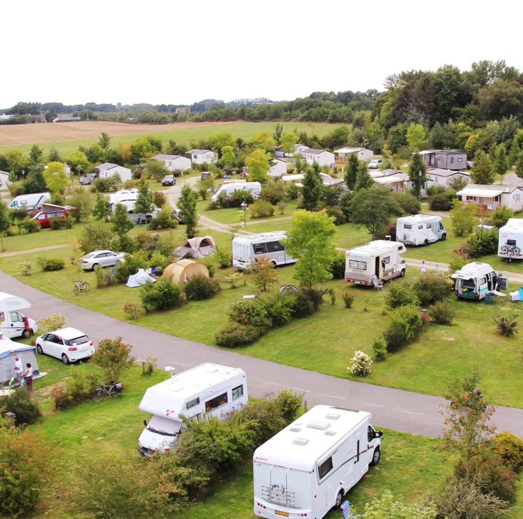 Aquarev camping Loudéac_Breizh tandem studio graphique & agence web_image à la une